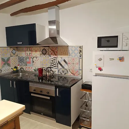 Casa En El Centro Del Pueblo De *