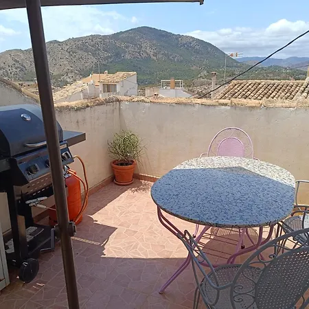 Casa En El Centro Del Pueblo De *