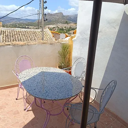 Casa En El Centro Del Pueblo De アパート フィネストラット